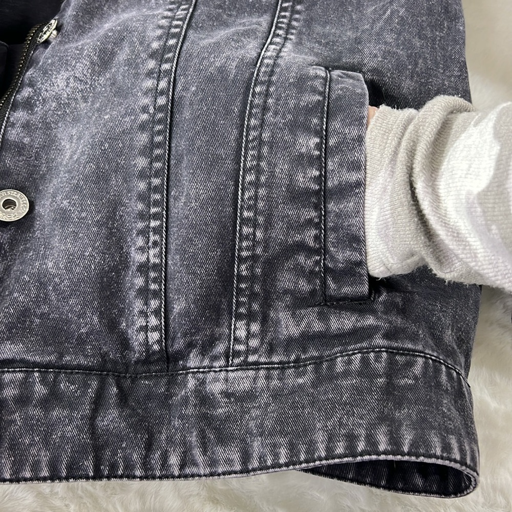 LEVIS Denim Sherpa Trucker Jacket Women SM Black Acid Wash Cotton Zip Up‎ Snap - Picture 11 of 17